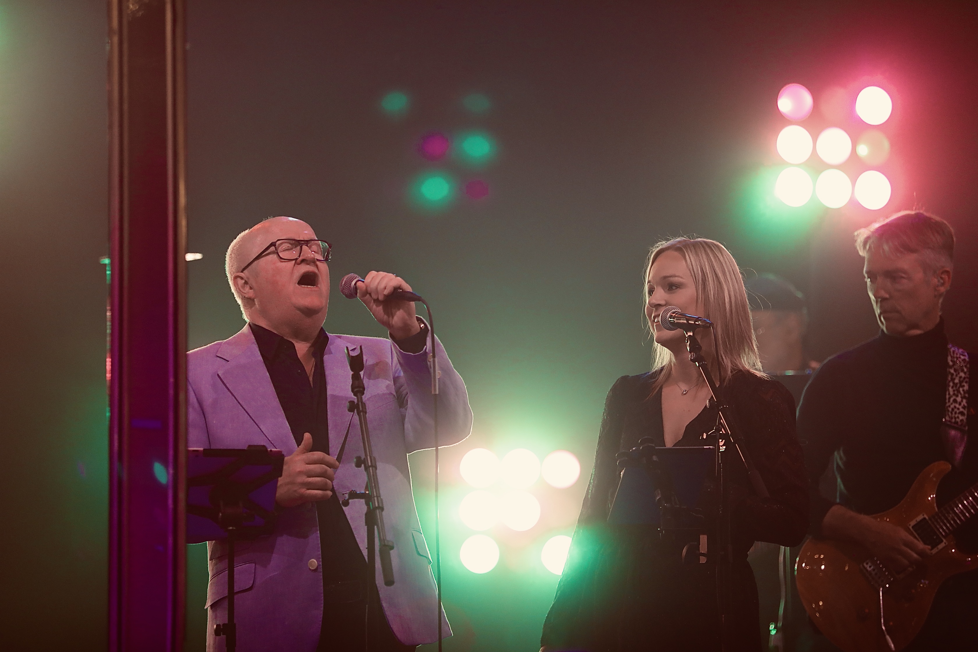 The Cast live foto 5