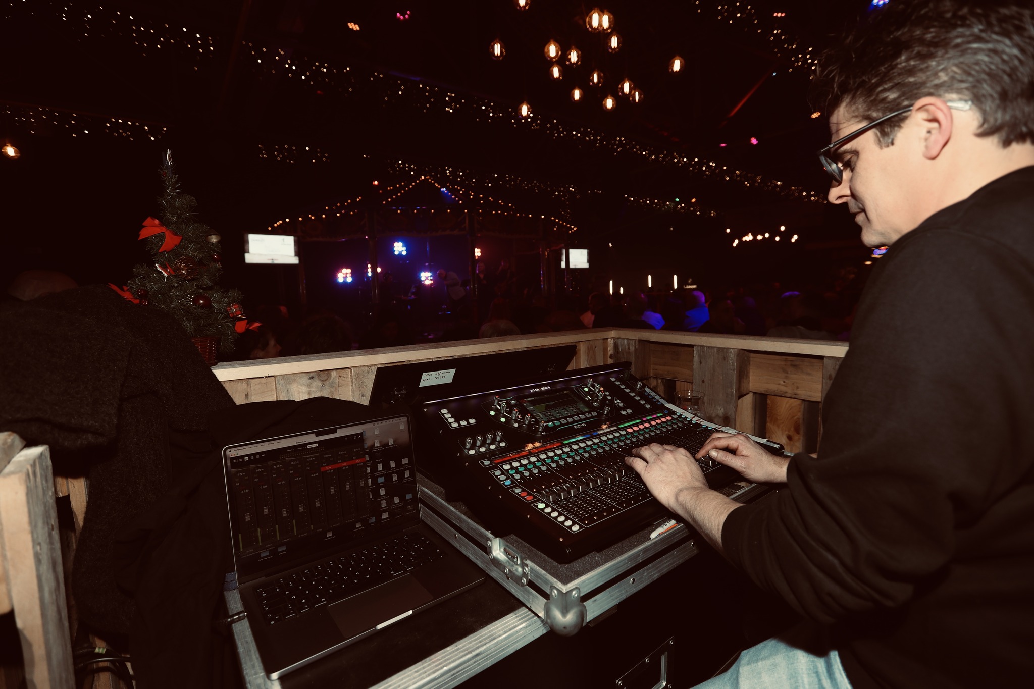 The Cast live foto 11