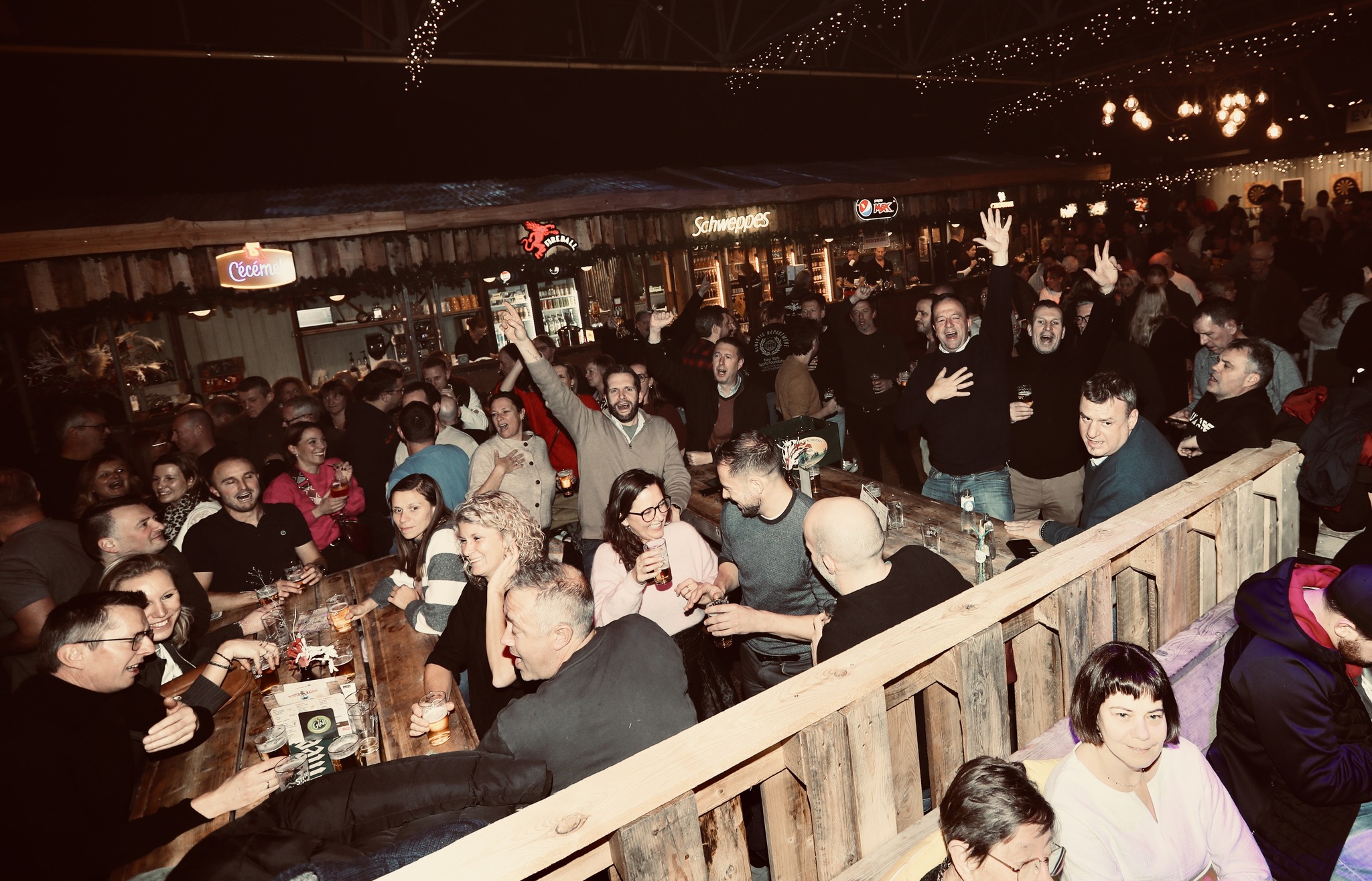 The Cast live foto 15