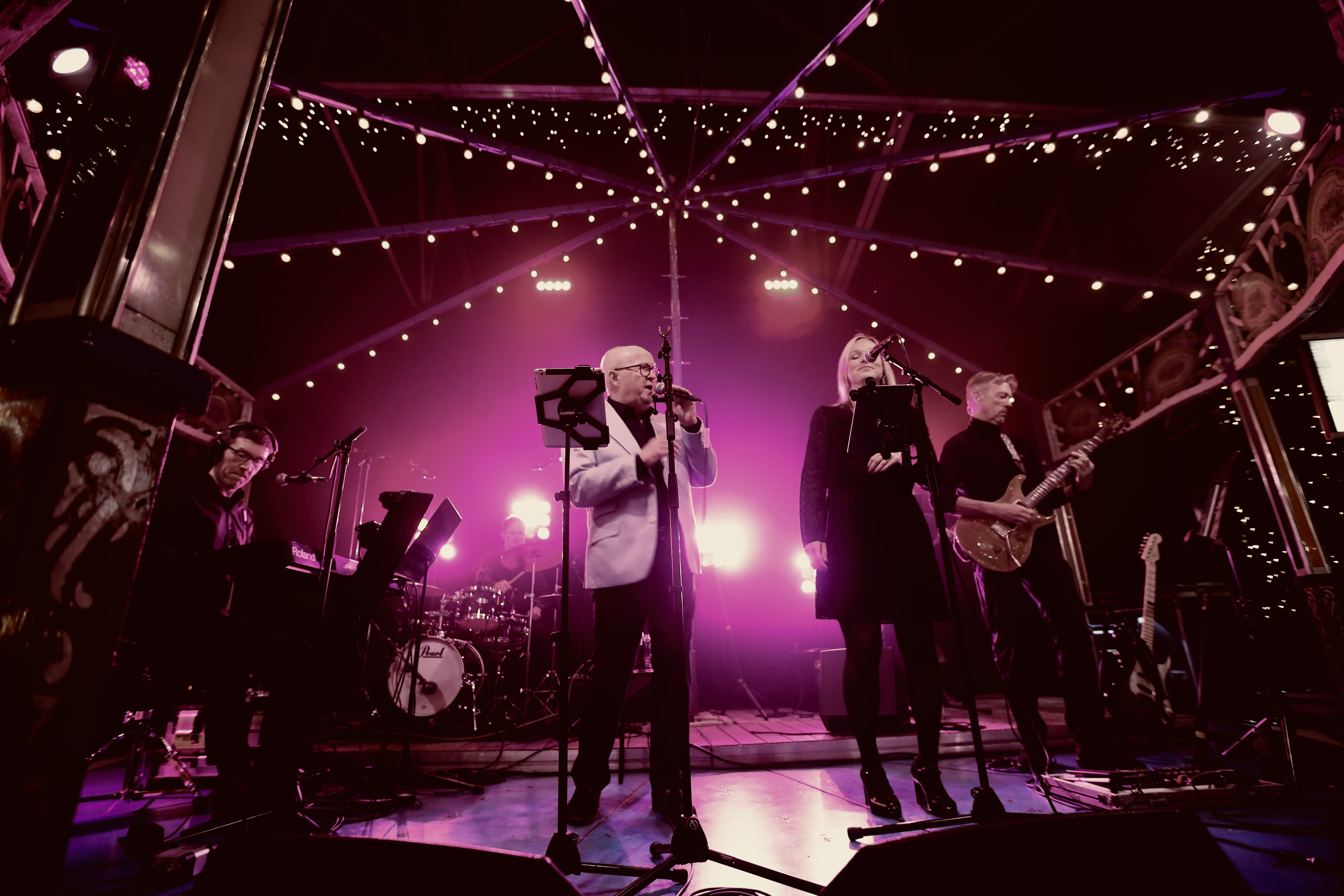 The Cast live foto 19